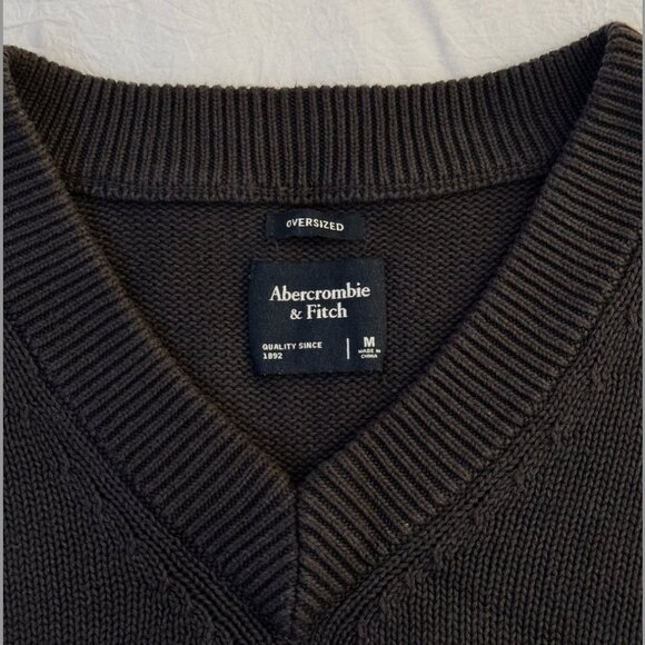 Abercrombie & Fitch A&F Oversized Knit Sweater Vest - Picture 2 of 2